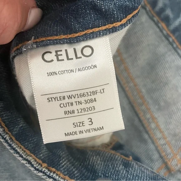 NEW Cello Mid Rise Heavy Distroy Raw Cut Hem - Picture 5 of 5